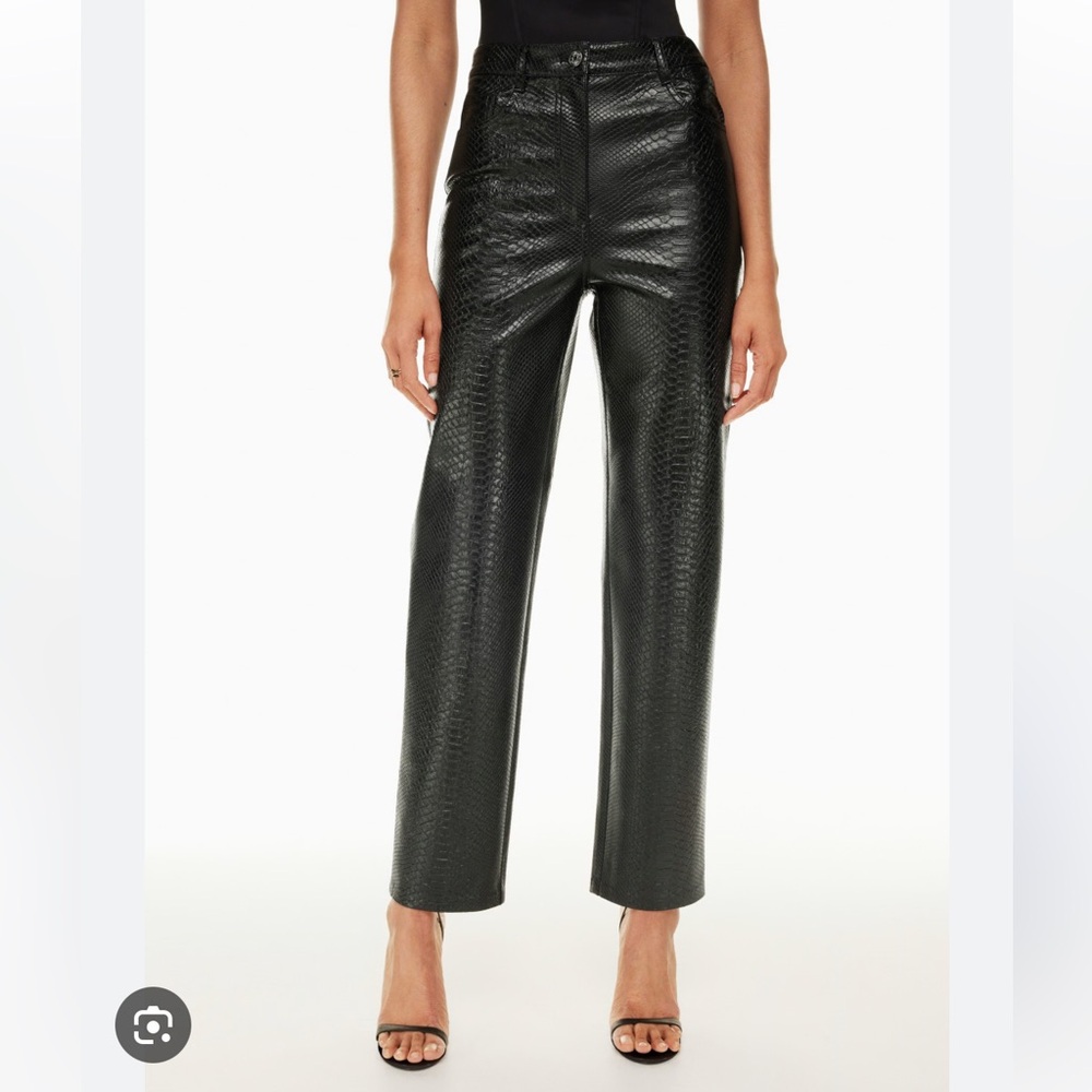 NWT Aritzia Melina Short pants in python black leather size 4